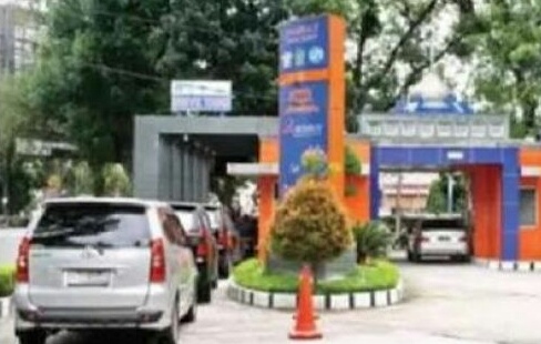  Polda Sumut ; Masyarakat Membayar Pajak Kendaraan Bermotor di Drive Thru Medan