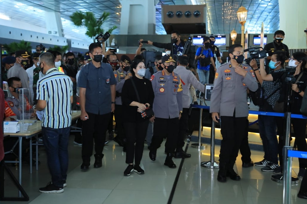 Tinjau Arus Mudik di Bandara Soetta, Kapolri Minta Perketat Pengawasan Warga dari Luar Negeri