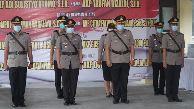 Kapolresta Denpasar Pimpin Upacara Sertijab Kasat Lantas dan Tiga Kapolsek