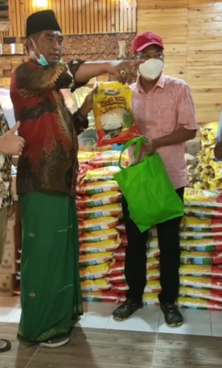 Ketum DPP Santan NU Dan DPP APPI Bagikan Paket Lebaran Wartawan se Prov Riau