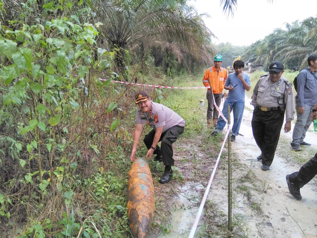 Polsek Tenayan Raya Pekanbaru Digegerkan dengan Penemuan Mortir di Perkebunan Masyarakat