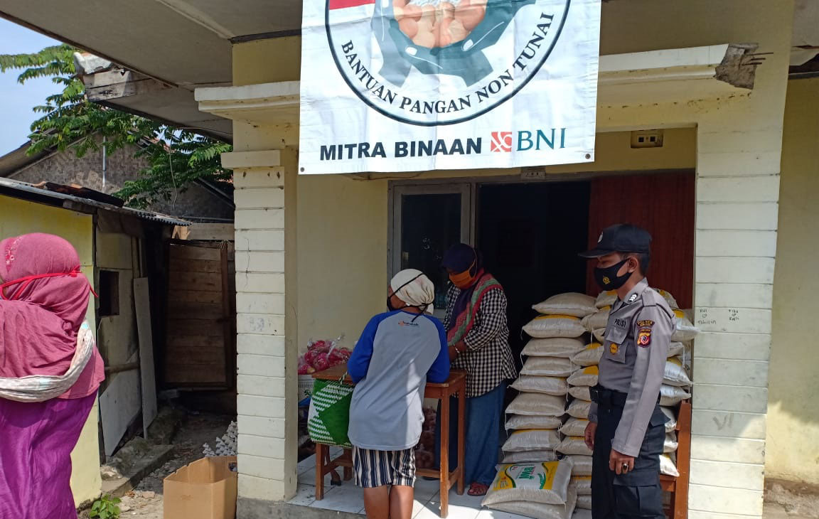Jajaran Polsek Lelea Lakukan Pengamanan Penyaluran BPNT