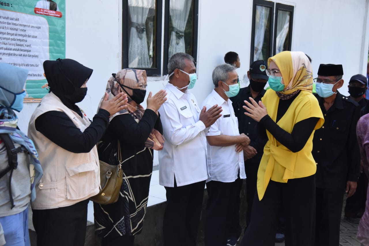 Masyarakat yang Tidak Terdata Tetap Mendapat Kasih Sayang dan Perhatian Ambu Anne