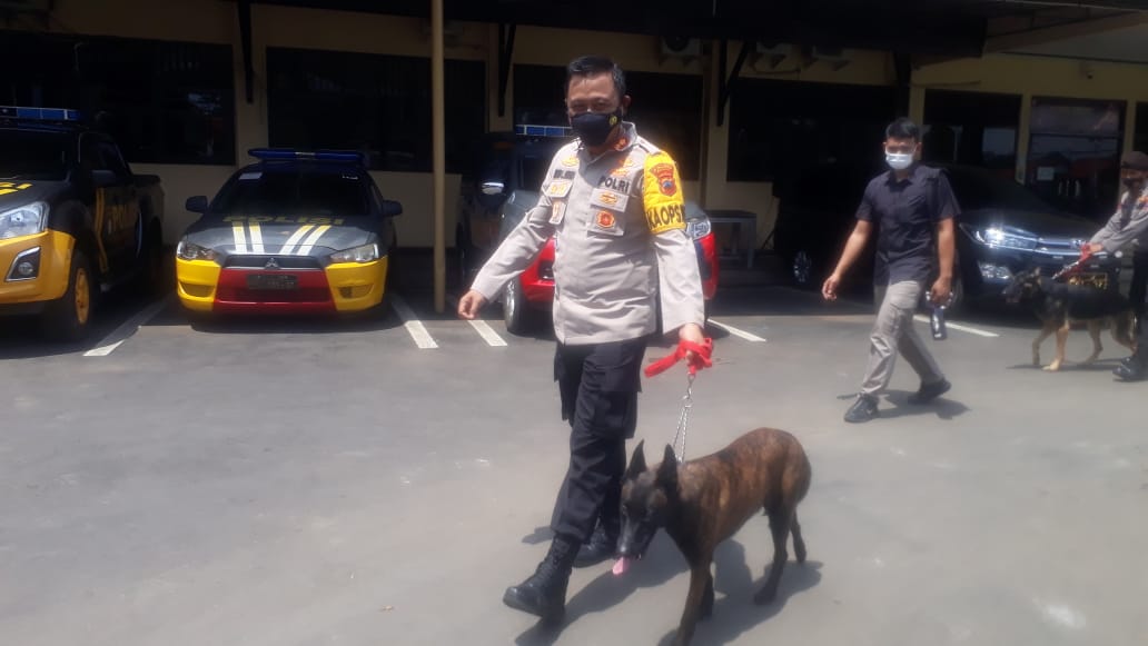Perketat Pengamanan, Polres Batang Terjunkan K-9 Anjing Pelacak 