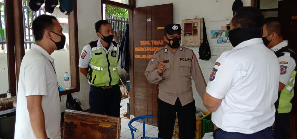 Sat Binmas Polres Majalengka Polda Jabar Sosialisasi Prokes Covid-19 dan Patuh Keselamatan Berlalu Lintas