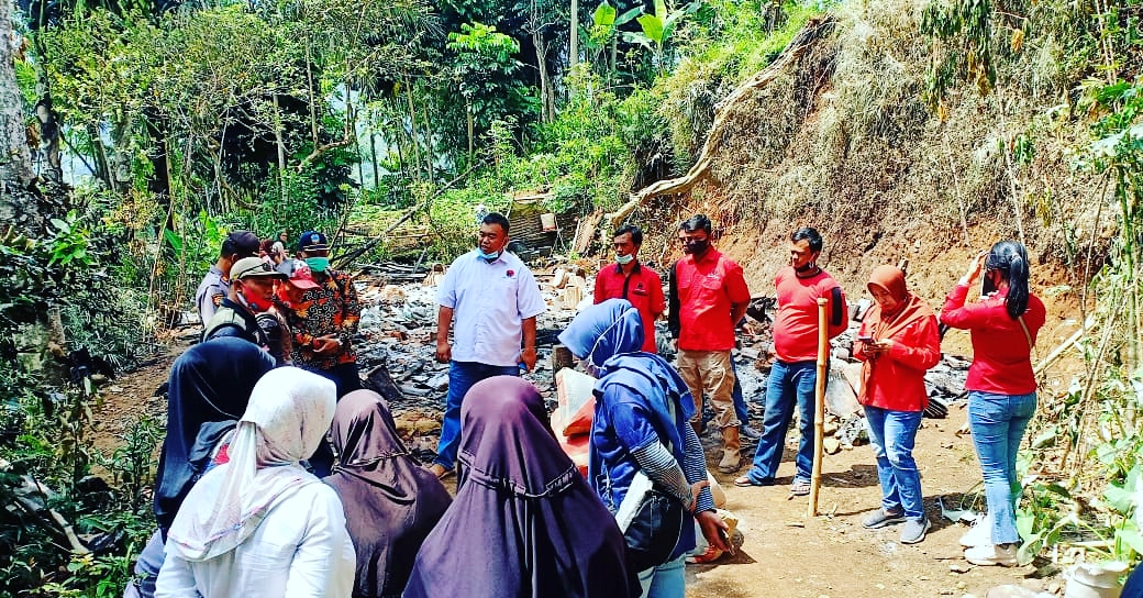 DPC PDI Perjuangan Garut, Berikan Bantuan Pada Korban Kebakaran