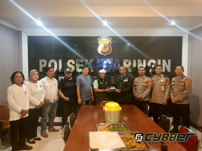 Bentuk Sinergitas PWO Dengan Polri, Kapolsek Caringin Mendapat Kue Ucapan HUT Bhayangkara 