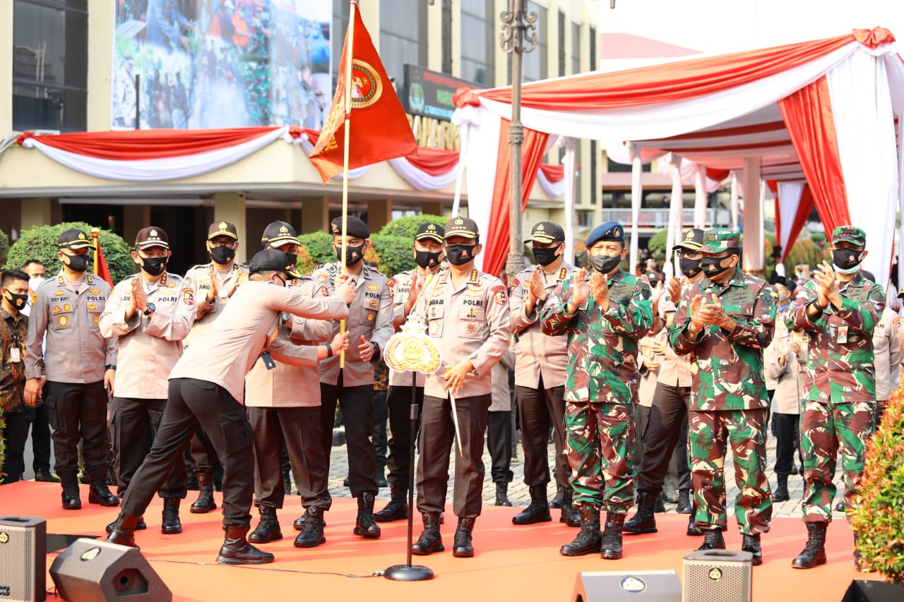 Peringati Hari Bhayangkara ke-74, Kabaharkam Dampingi Kapolri Launching Bakti Sosial Serentak