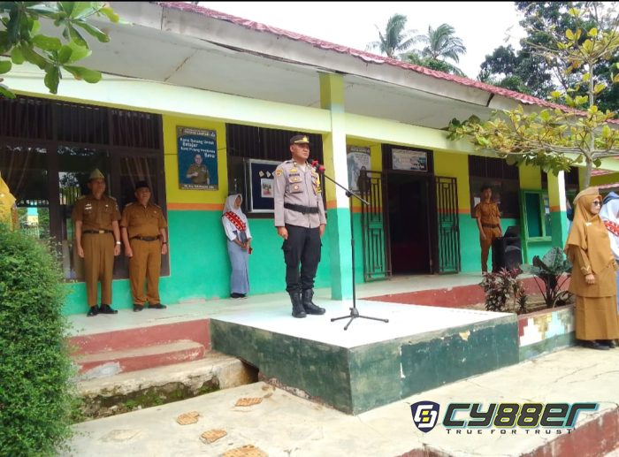 Upacara Bendera SMAN 1 Gunung Alip di Pimpin Langsung AKP Musakir SH