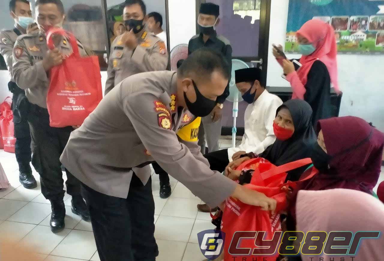 Keluarga Besar Alumni Akpol 1991 Bakti Sosial, Bagikan Sembako di Desa Bayumundu Pandeglang Banten