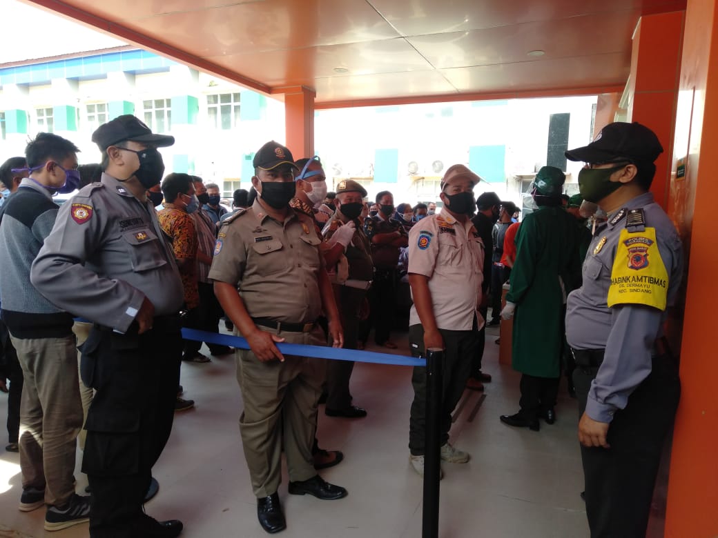 Polsek Sindang Kawal Rapid Tes Pada 1.902 Anggota PPS Se-Indramayu