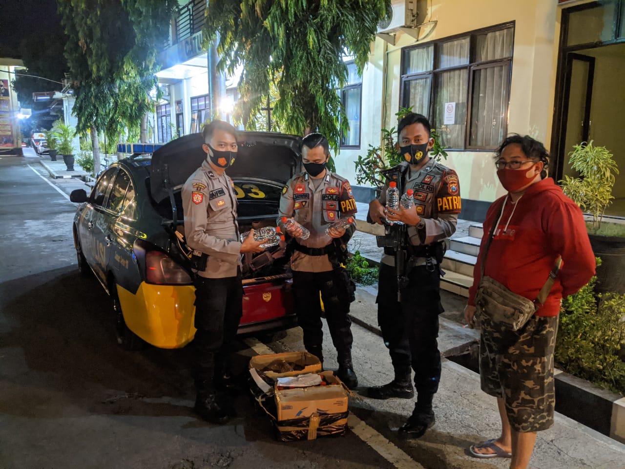 Tindak Lanjuti Postingan Medsos, Patroli Sabhara Polres Situbondo Amankan 47 Botol Miras