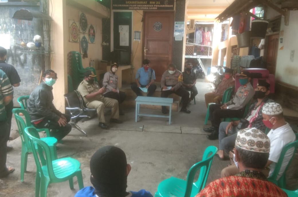 PSBB Tahap 2 Diperketat, Polsek Saka Dan Lurah Pluit Sosialisasi Warga Muara Angke, Cegah Covid-19 Di Bulan Ramadhan