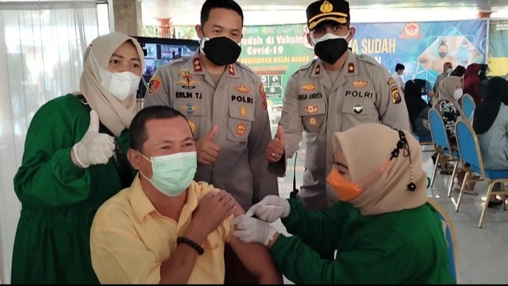 HUT Bhayangkara ke 75, Polres Musi Banyuasin Gelar Vaksinasi Massal