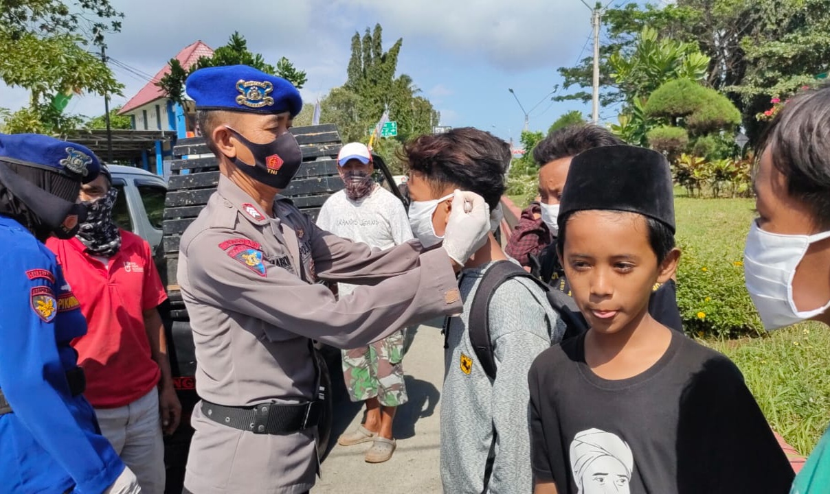 Personel TNI Polri dan Pemkab, Perketat Protokol Kesehatan di Pantai Pangandaran