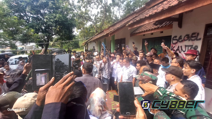Warga Desa Pejaten Mengadakan Aksi Unjuk Rasa untuk Menolak Proyek Ekowisata Gunung Pinang