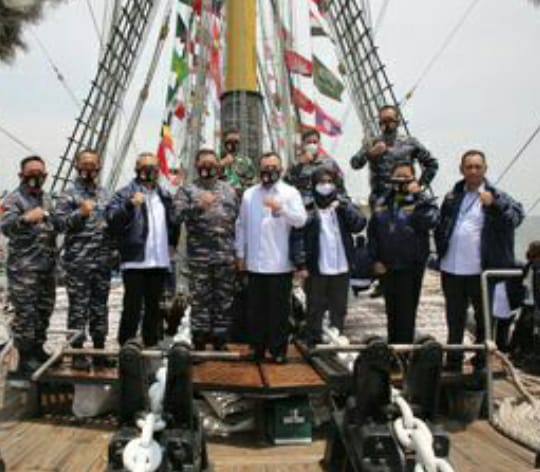 Melalui Kemenhan KPK Serahkan Aset Rampasan Senilai Rp.55 Miliar Di KRI Dewaruci Ke TNI-AL 