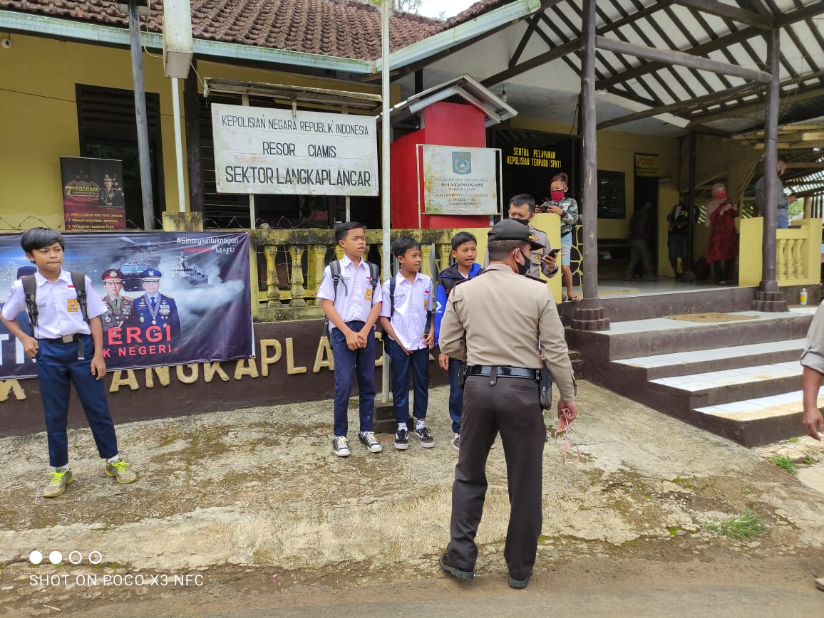 Kapolsek Langkap Lancar Gencar Lakukan Patroli Dan  Terapkan Kedisiplinan Prokes Kepada Warga Dan  Anak Sekolah.