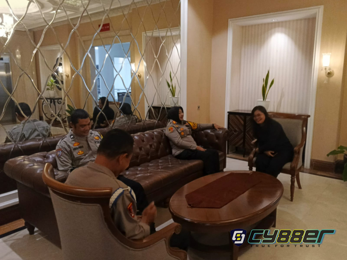 Kapolsek Megamendung Sambangi Hotel dan Resort, Perkuat Sinergi Jaga Kamtibmas