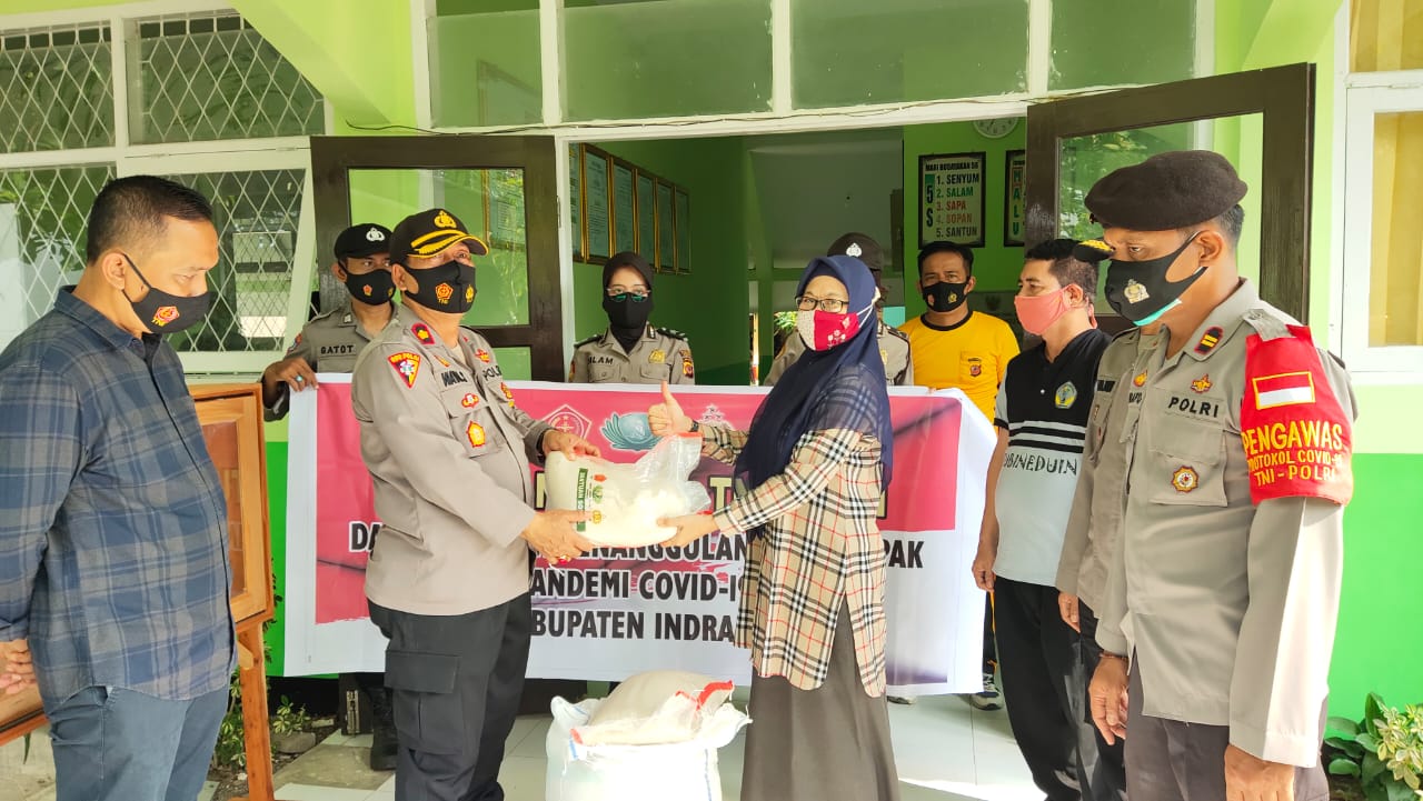 Sebagai Wujud Kepedulian TNI – POLRI  11 Ton Secara Door to Door Kepada Warga Jompo