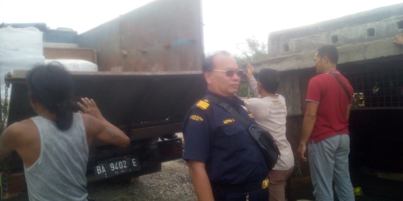 Ada Apa dengan Barang Impor yang Dibongkar di Pelabuhan Rakyat