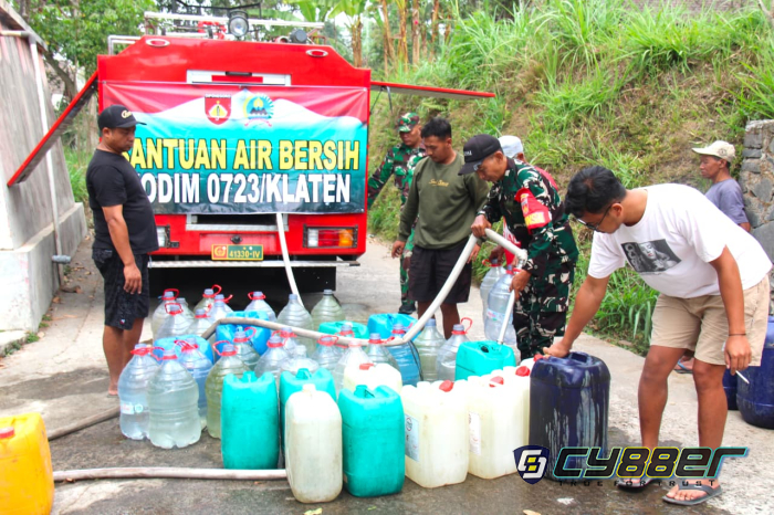 TNI Hadir di Lereng Merapi, Kodim Klaten Salurkan Bantuan Air Bersih untuk Warga Tegalmulyo