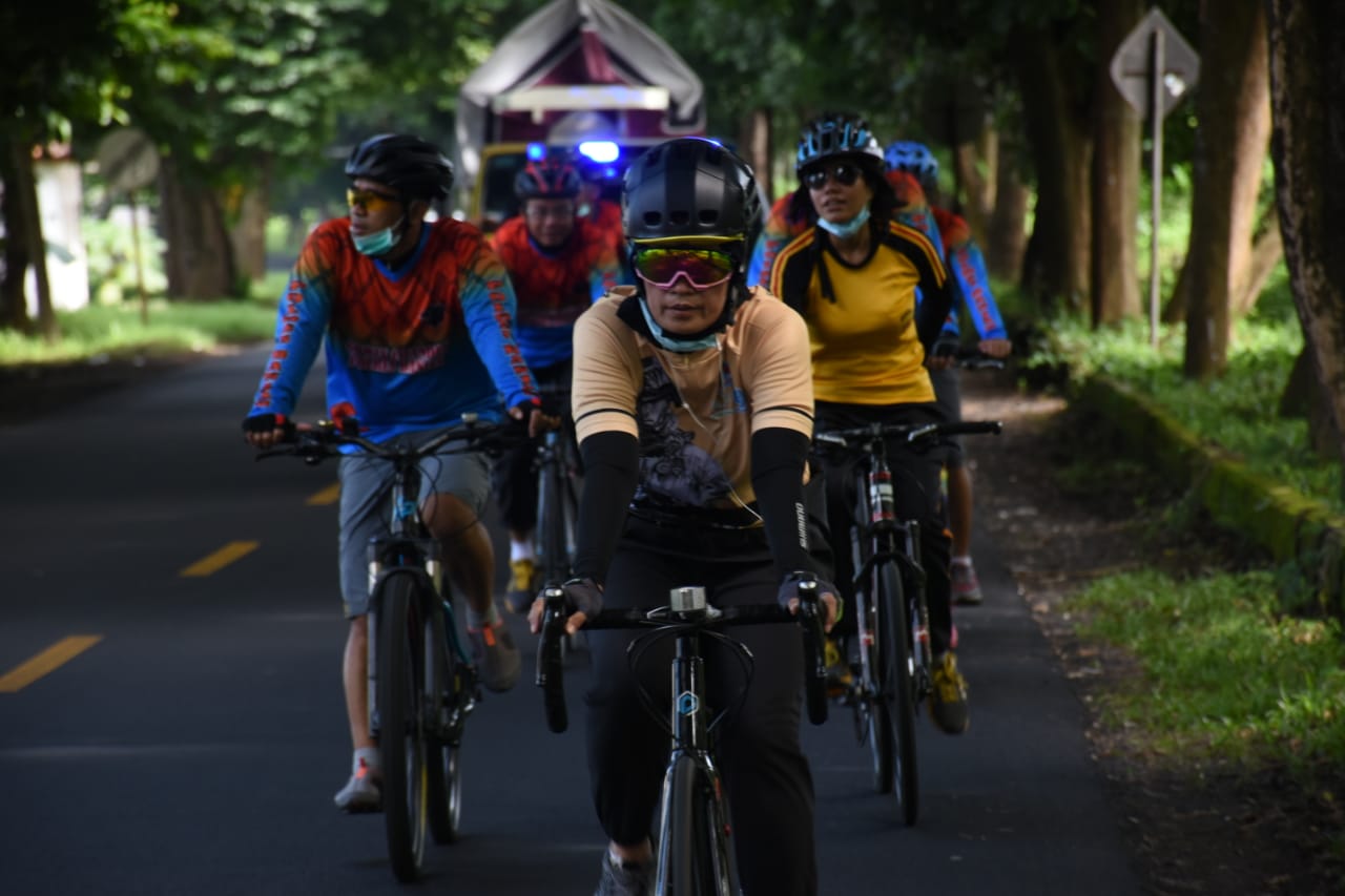 Jaga Stamina Ditengah Kesibukan, Kapolres Banjar Polda Jabar Bersama Pju Gowes Bareng