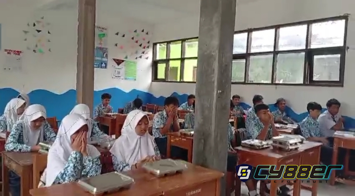 Sebanyak 936 Siswa SMPN 2 Cikajang Nikmati Program MBG