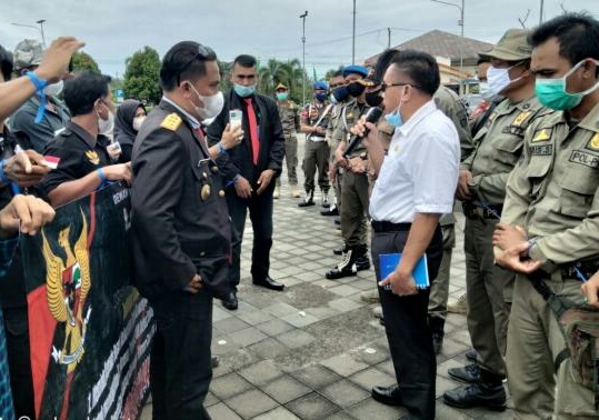 Lembaga KPK Provinsi Sumsel Gelar Aksi Di Kantor Bupati Empat Lawang