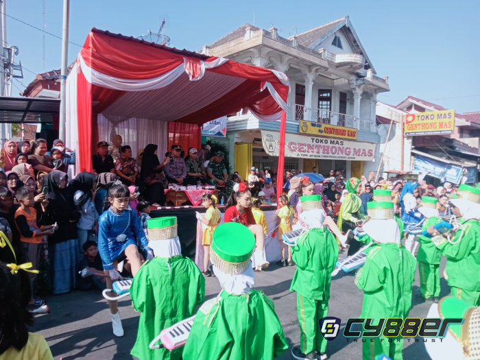 Parade Drumband Ya Qowiyyu 2026 Semarak, TNI-Polri Amankan Jalannya Perayaan di Jatinom