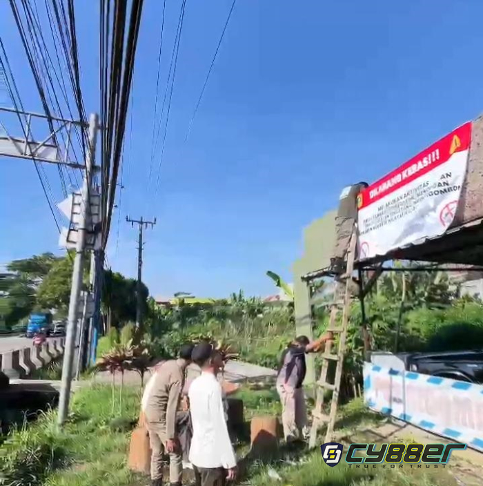Larang Obat Keras, Miras dan Narkotika, Satpol PP Cigombong Pasang Spanduk Larangan