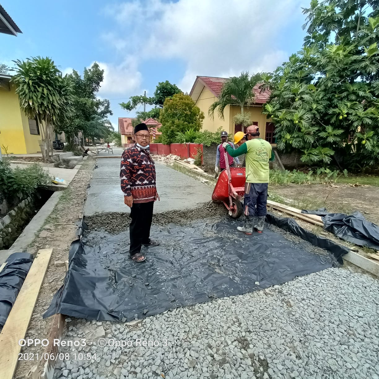 DD Desa Banjar Suri Bangun Jalan di Dusun 1 Sukamari