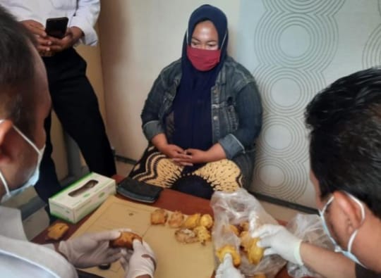 Niat Selundupkan Sabu Dalam Tahu Isi Goreng ke Dalam Lapas, Seorang Wanita Dibekuk Petugas