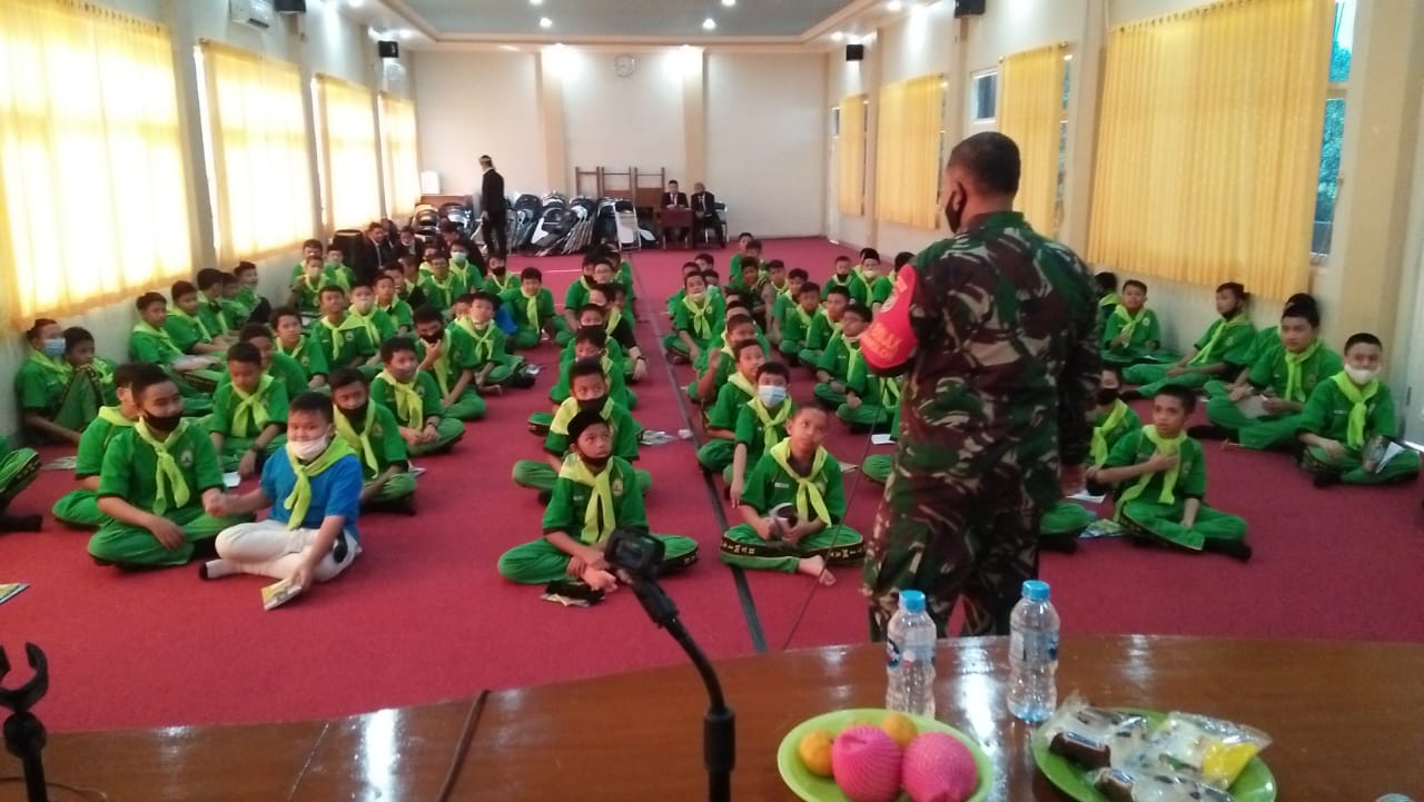 Peranan TNI, Koramil 1511 Jalaksana Berikan Materi Wawasan Kebangsaan Cinta Tanah Air  Pada Santri