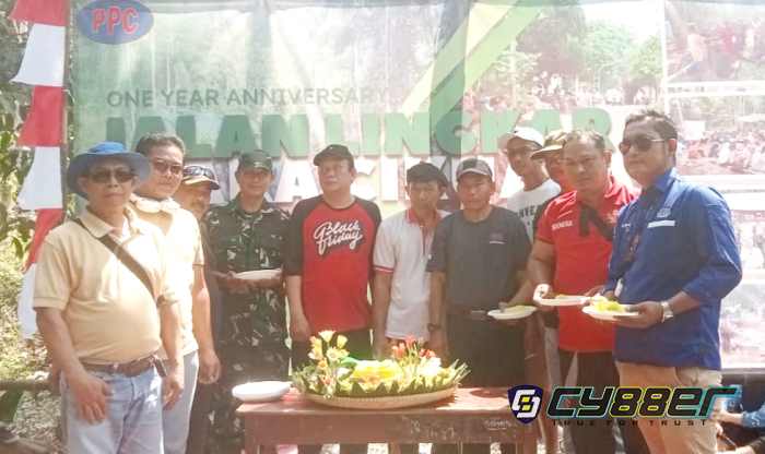 Warga Cikuasa Meriahkan HUT Pertama Jalan Lingkar Utara