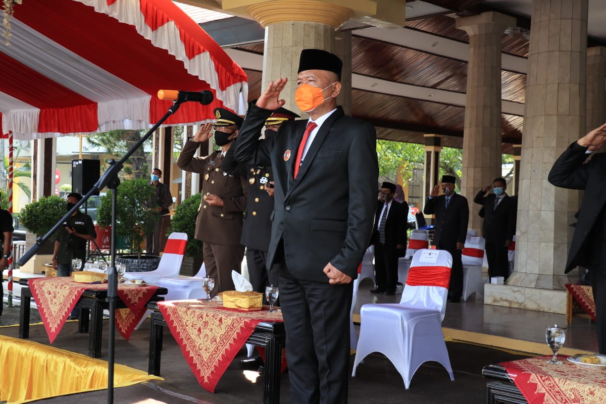 Pjs. Bupati Indramayu Giat Peringatan Hari Pahlawan Ke 75 Berlangsung Dengan Khidmat.