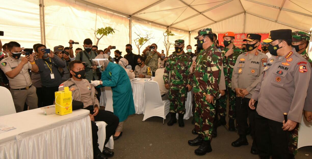 Panglima TNI dan Kapolri Tinjau Langsung Pelaksanaan Vaksinasi