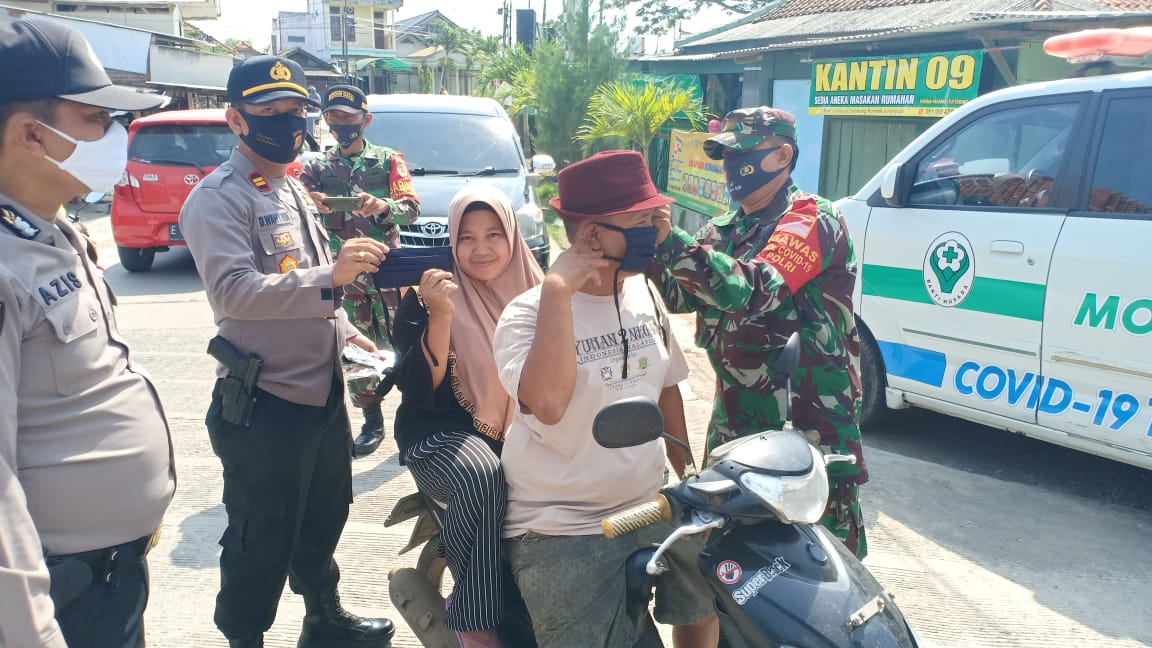 Polsek Juntinyuat Menggelar Oprasi Yustisi Gabungan Tiga Pilar Pendisiplinan Warga Kepatuhan Protokol Kesehatan