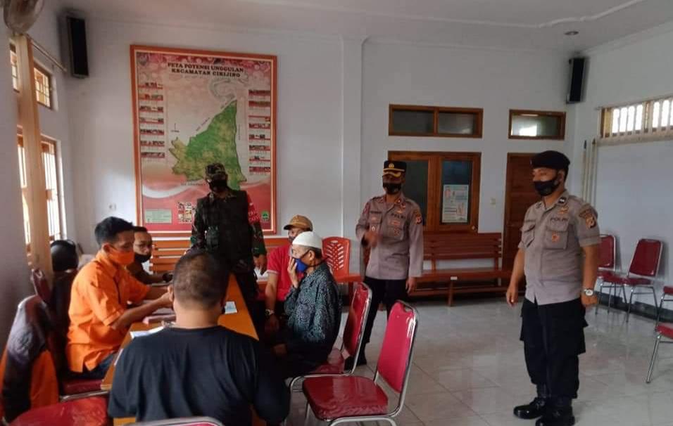 Pantau Penyaluran BST Tahun 2021, Polres Majalengka Polda Jabar Himbau Penerima Patuhi Prokes