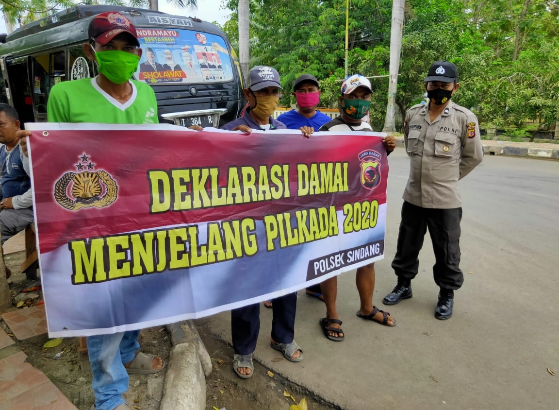 Polsek Sindang Membentangkan Spanduk Deklarasi Damai di Terminal