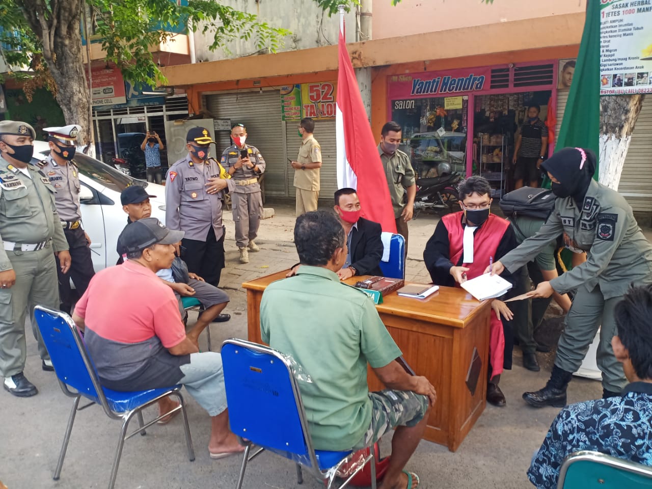 Tidak Pakai Masker, 38 Orang Terjaring Operasi Yustisi di Jalan Dipenogoro Situbondo
