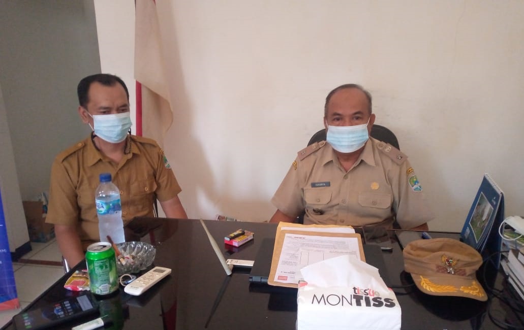 Secara Swakelola, Kades Cipaku Alokasikan Bankeu Gubernur Jabat Bangun TPT