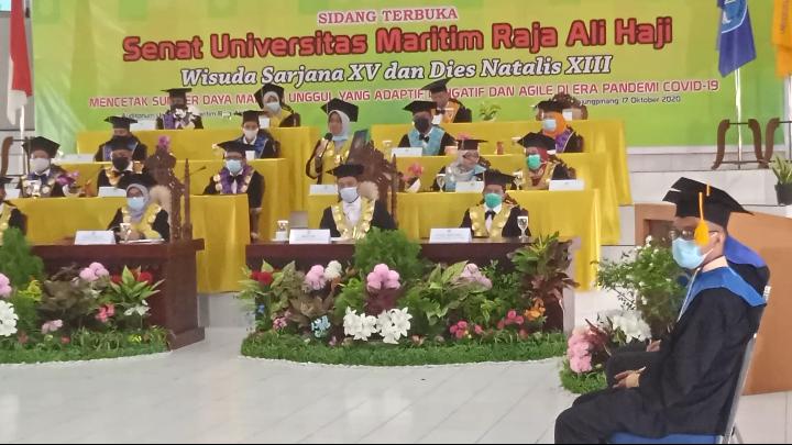 Sidang Senat Terbuka, UMRAH Wisudakan 369 Orang Secara Online