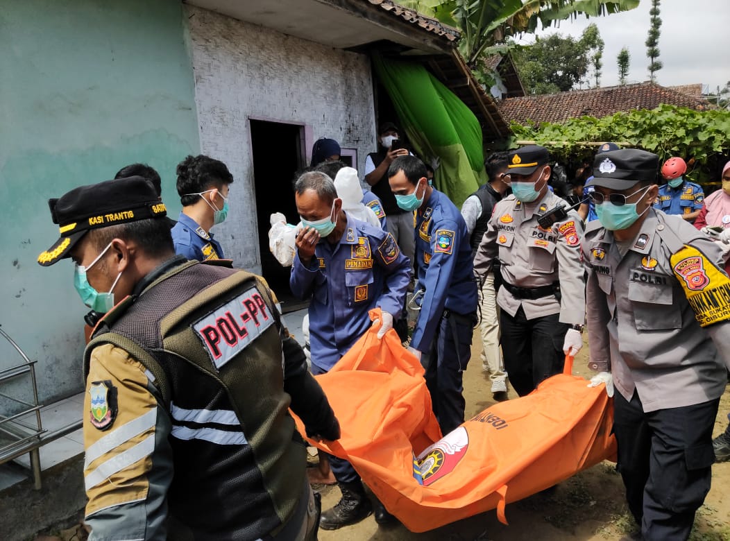 Temuan Mayat Membusuk Dalam Sumur Gegerkan Warga Desa Sukatani