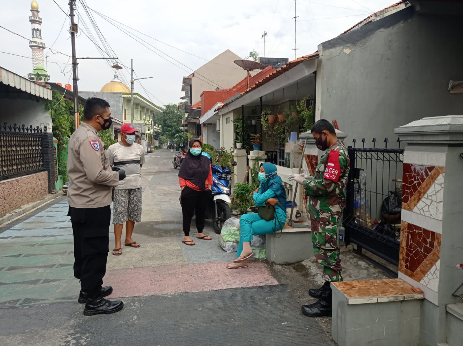 Petugas Gabungan Tiga Pilar, Edukasi Warga PPKM Darurat