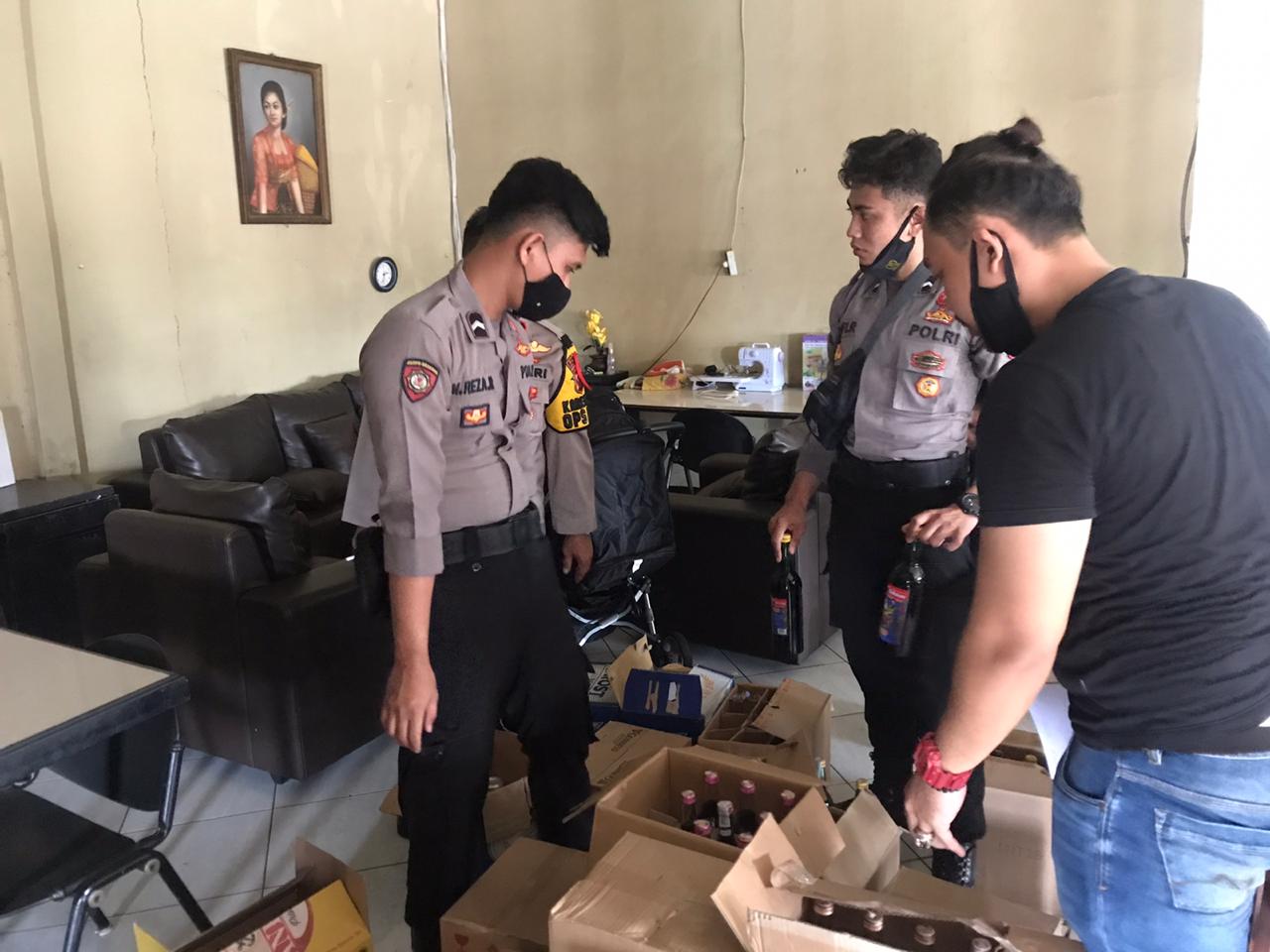 Miras Oplosan 7600 Botol Disita dari Rumah Mewah di Cikembang Cikembar
