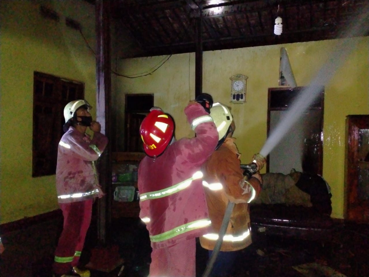 Kebakaran Rumah Terjadi di Rejotangan Tulungagung, Berawal dari Kasur Yang Terbakar 