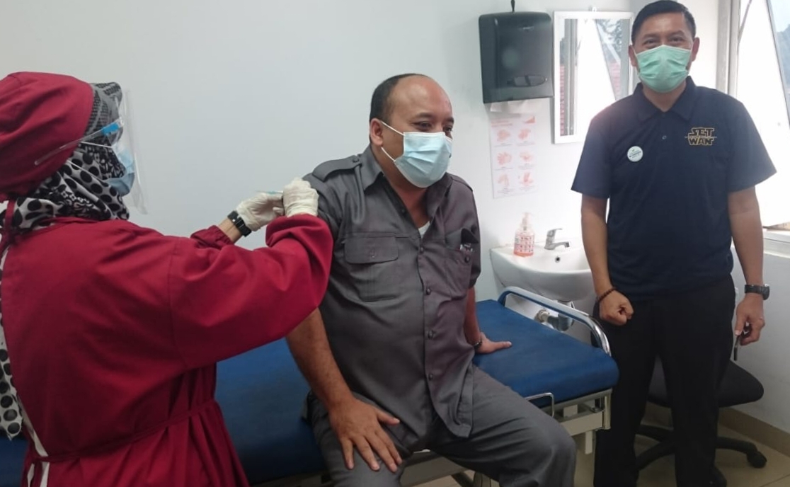 Anggota DPRD Kabupaten Sumedang Jalani Vaksinasi Covid-19