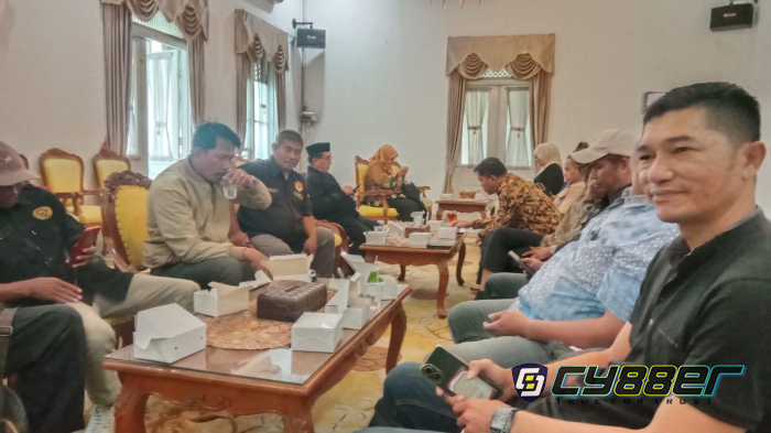 JWI Sukabumi Gelar Audiendi dengan Pemkab Terkait Dugaan Hibah Rp5,6 Miliar, yang Dinilai Tumpang Tindih Anggaran ada Terindikasi Korupsi. 