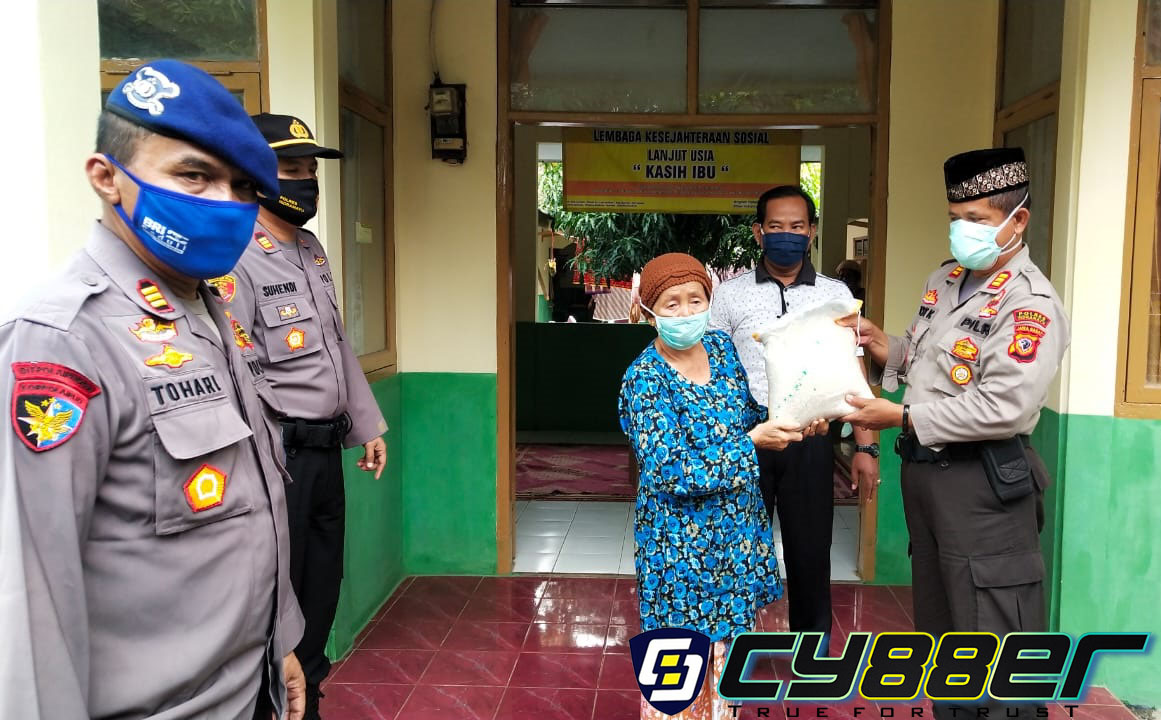 Kapolres Indramayu Kembali Berikan 1,5 Ton Beras Pada Panti Sosial Tresna Wredha